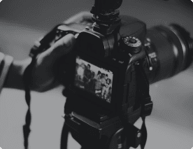 image of a camera on a tripod